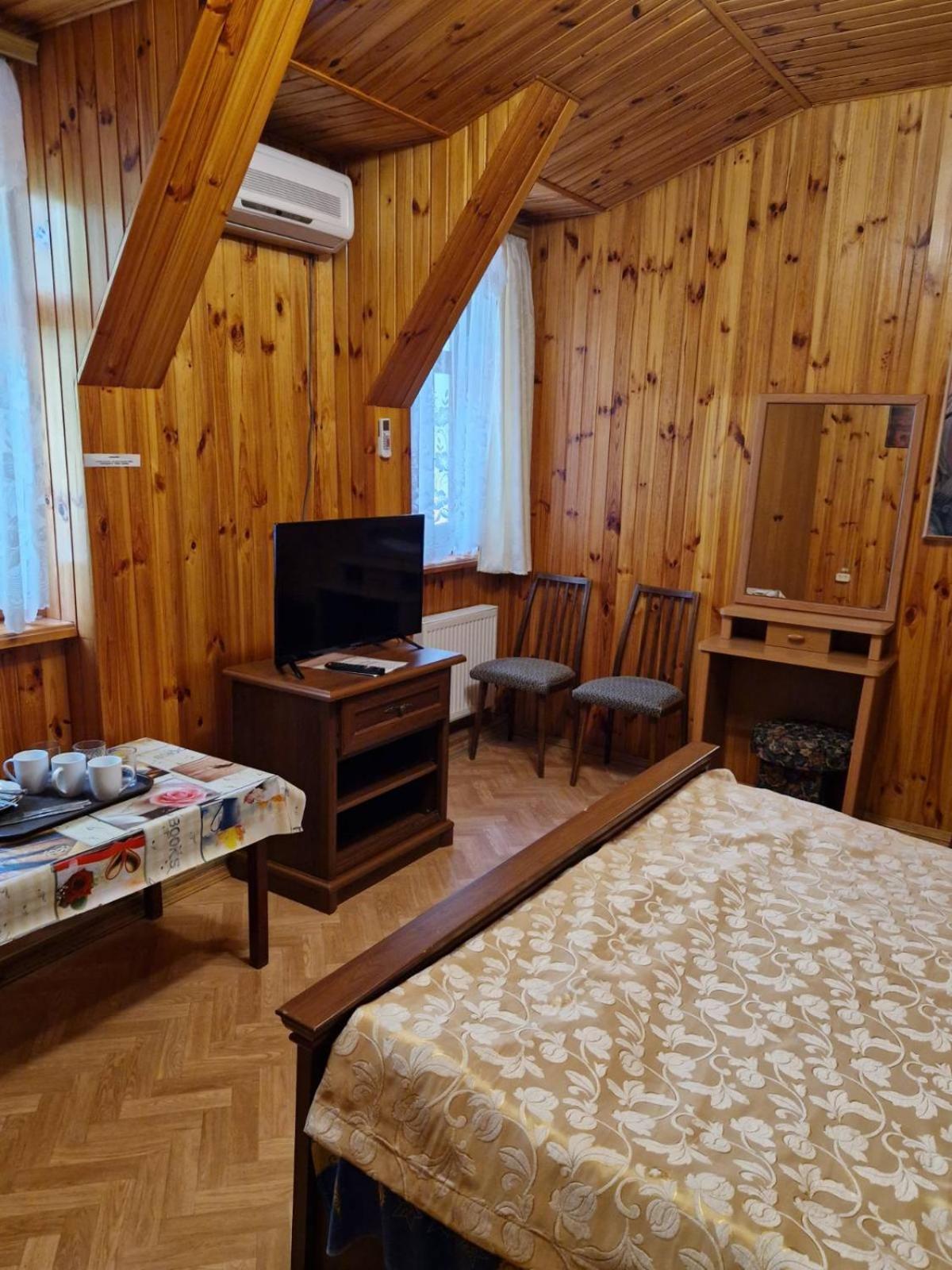 Hotel Nautilus Burlach'ya Balka